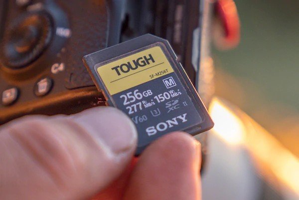 Sony SF-M128T 128GB TOUGH UHS-II SD Kart